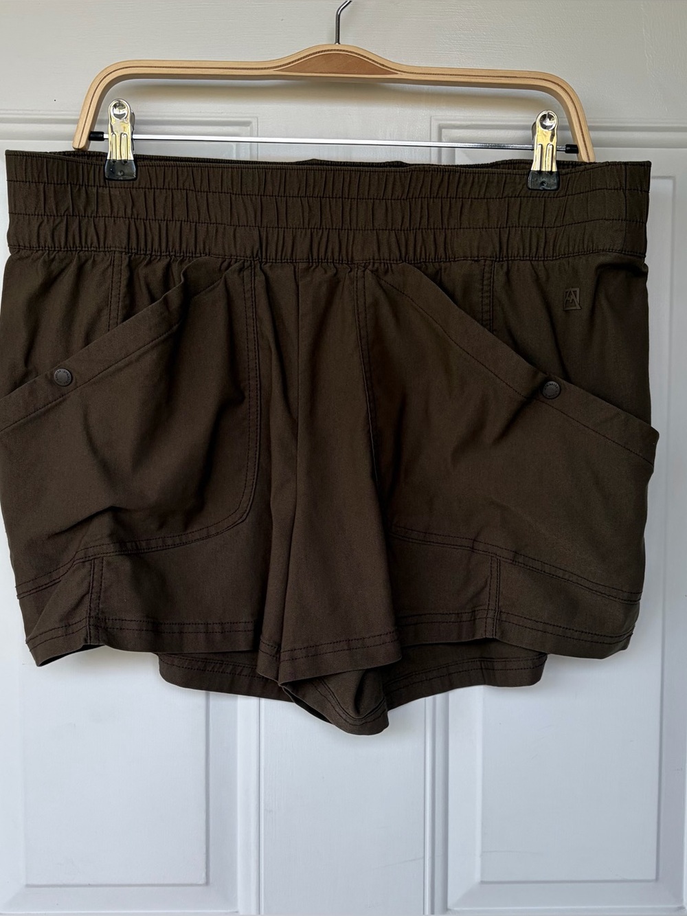 •Avalanche Outdoor Supply Company• Brown Pull On Shorts – Size XL